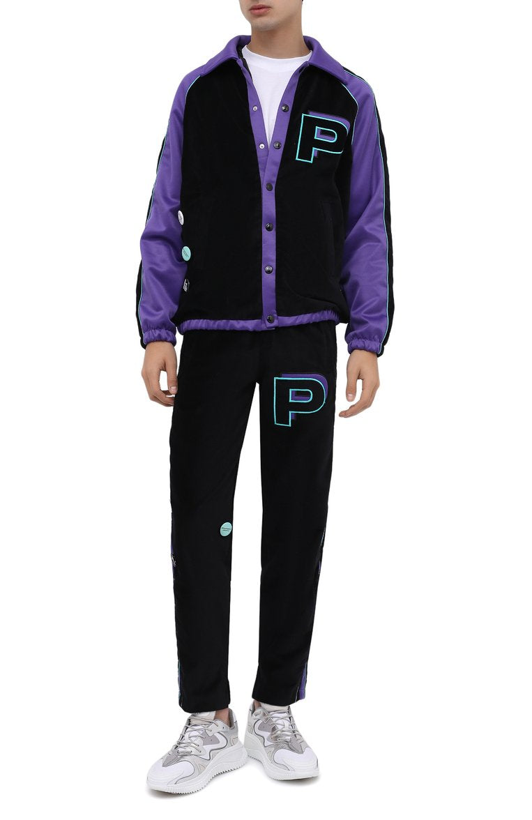 Felpa bomber Pharmacy Industry con pantalone da tuta nero in velluto Pharmacy Industry con strisce laterali viola e verde menta e logo "P" in stile college